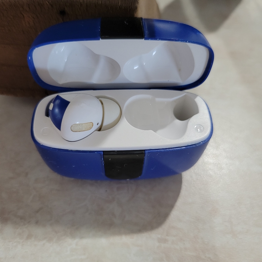 Wireless Earbuds with Smart Touch Control Blue and White Tagry Used